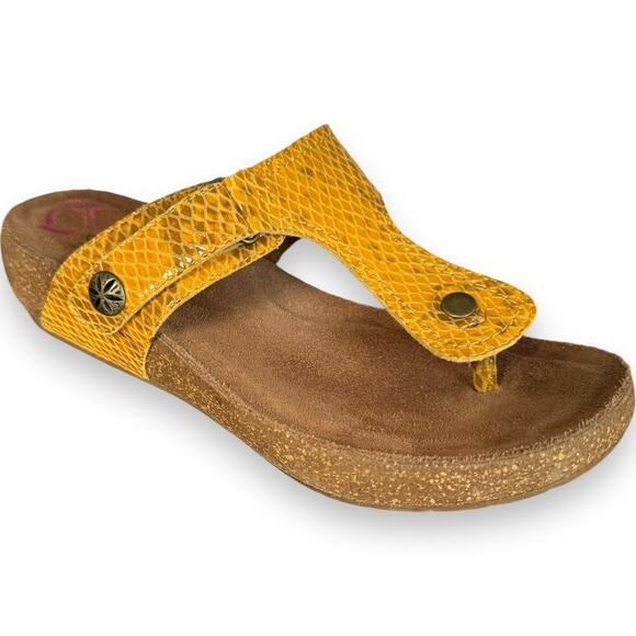 Comfortiva Shantel Snake Print Leather Slip On Thong Sandals Yellow Women's 9W - Picture 5 of 16